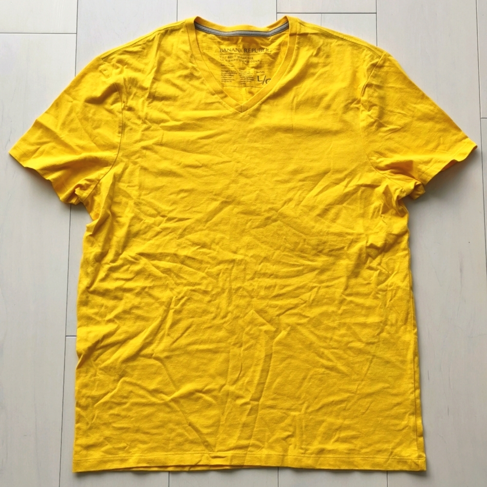 NWOT banana Republic large tee yellow